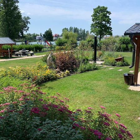 Balatonboglar - Golden Bridge Apartments Екстер'єр фото