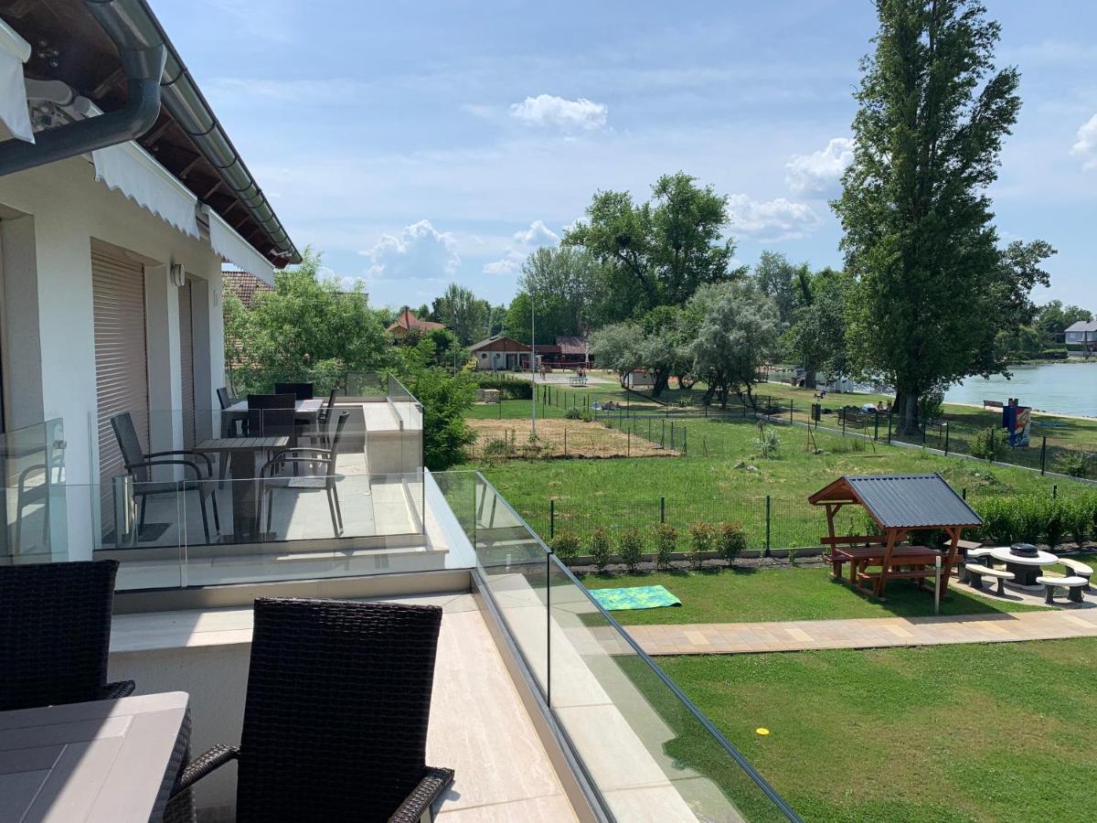 Balatonboglar - Golden Bridge Apartments Екстер'єр фото