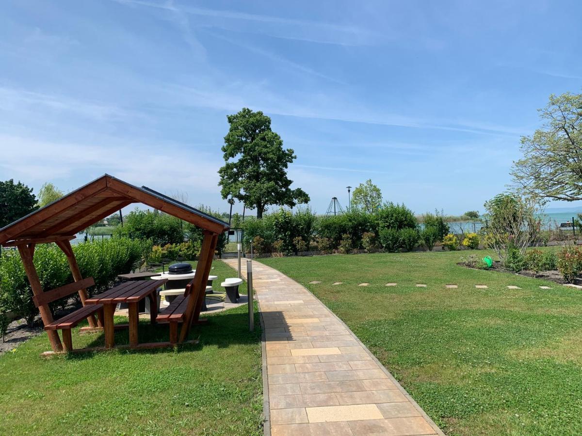 Balatonboglar - Golden Bridge Apartments Екстер'єр фото