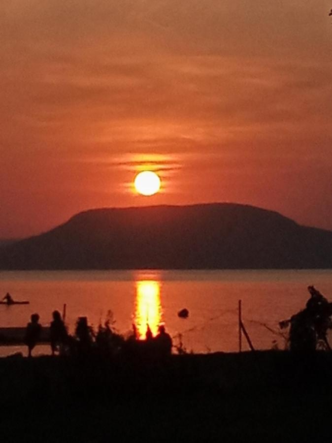 Balatonboglar - Golden Bridge Apartments Екстер'єр фото